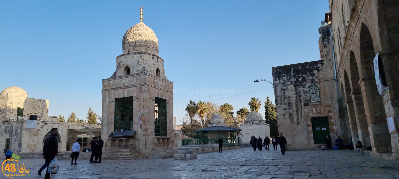  جولة في رحاب المسجد الأقصى قبيل موعد الافطار